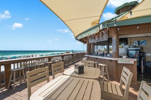 Outdoor dining - Silver Shells St. Lucia 504 | Lagoon-Style Pool | Full Service Spa | Beach Getaways (Destin)