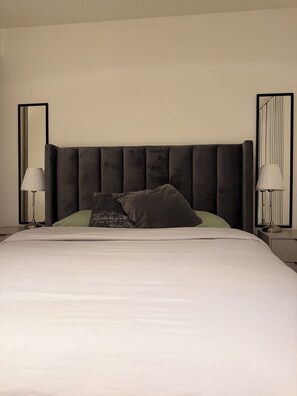 1 bedroom, iron/ironing board, WiFi, bed sheets - Luxury Canary Wharf 1 bed apt (London)