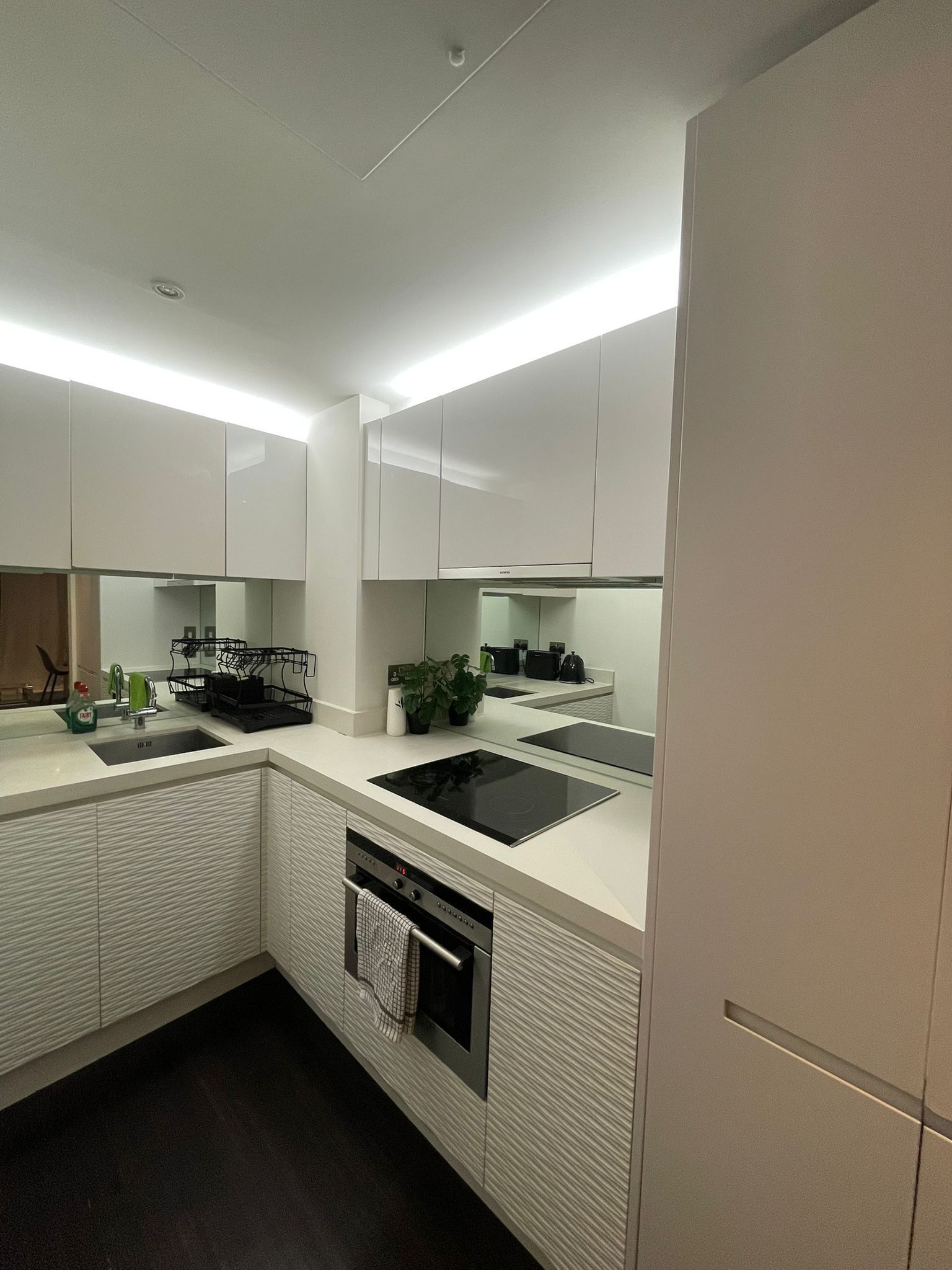 Microondas, horno, parrilla de estufa y lavavajillas 