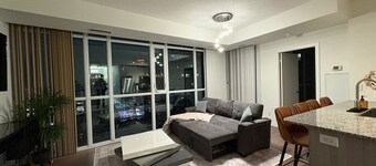 Luxurious apartment in Mississauga Square One