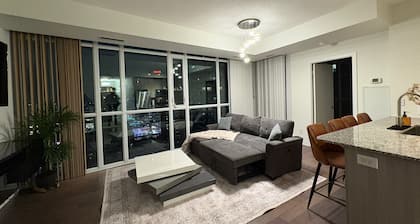 Luxurious apartment in Mississauga Square One