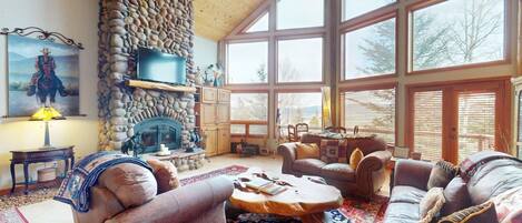 Smart-tv, pejs, dvd-afspiller, stereoanlæg