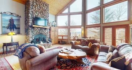 3 En-suites | Mountain Views | Fireplace |Aspens Perch