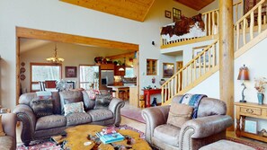 Smart TV, fireplace, DVD player, stereo