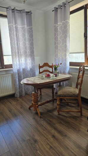 Dining - Krakow Tauron Arena Apartment, Polish Pilots Park and concerts at Tauron Arena (Kraków)