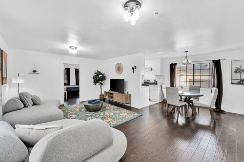 Heart of DT Alhambra Walk to Starbucks Restaurants Near DTLA D