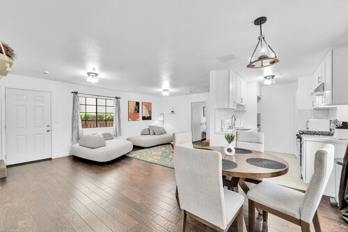 Heart of DT Alhambra Walk to Starbucks Restaurants Near DTLA D