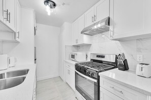 Mikrowelle, Ofen, Herdplatte, Geschirrspüler