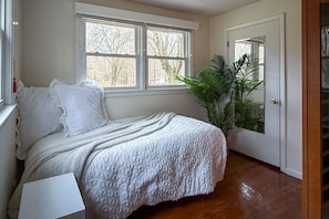3 bedrooms, desk, WiFi, bed sheets - Cozy Private Home | Near DC & Military Bases (Indian Head)