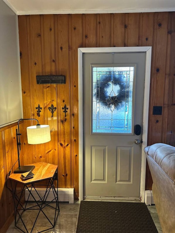 Interior - DMV Getaway | Chapman SP+Mount Aventine (Indian Head)