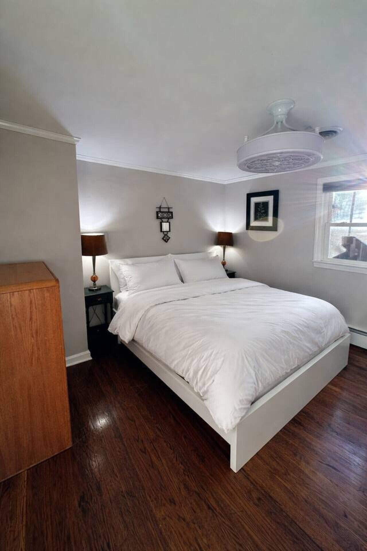 Skrivebord, wi-fi og sengetøy