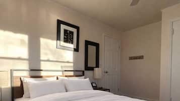 3 bedrooms, desk, WiFi, bed sheets