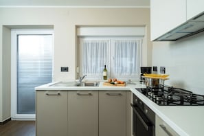 Fridge, microwave, oven, stovetop - Apartment 2416/192071 (Istria - Vodnjan), 5500m from the beach (Vodnjan)