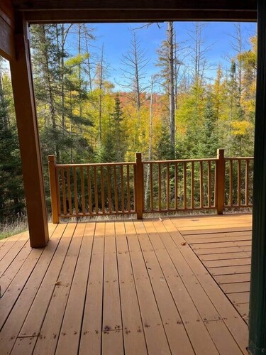 Ski getaway with hill view and hot tub- Lower unit