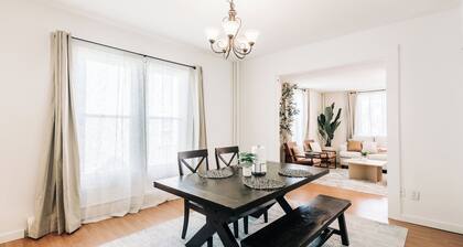 Bright, chic & spacious by Summit/Hamline in St Paul with porch and swing chairs