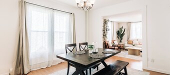 Bright, chic & spacious by Summit/Hamline in St Paul with porch and swing chairs