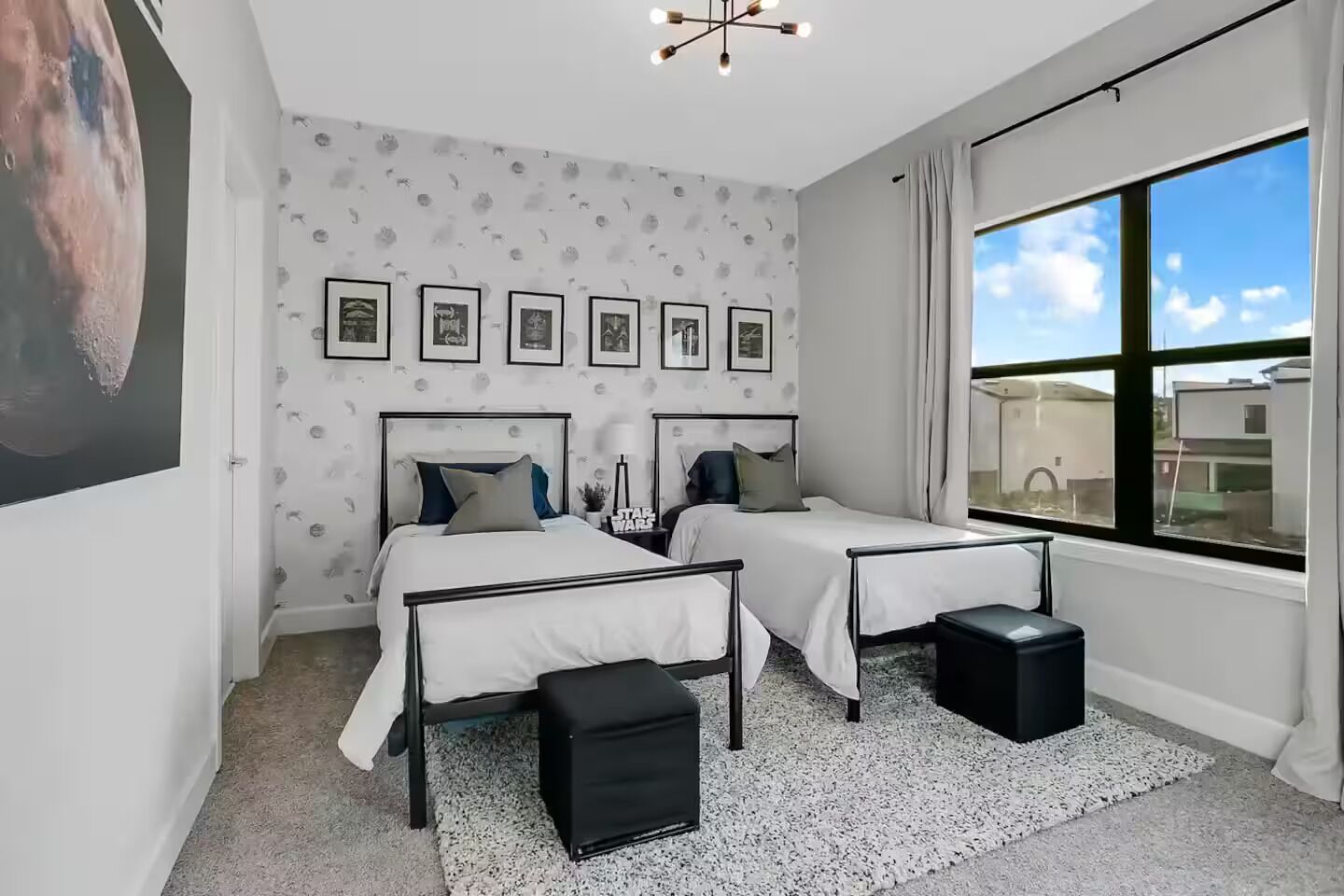 5 bedrooms, iron/ironing board, WiFi, bed sheets