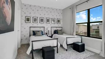5 bedrooms, iron/ironing board, WiFi, bed sheets