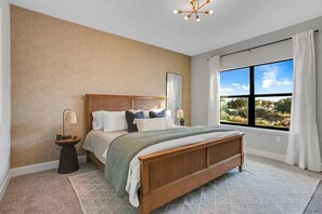 5 bedrooms, iron/ironing board, WiFi, bed sheets