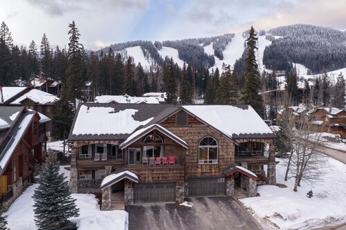 New! Whitefish Ski-In/Ski-Out Escape with Hot Tub & Deck!