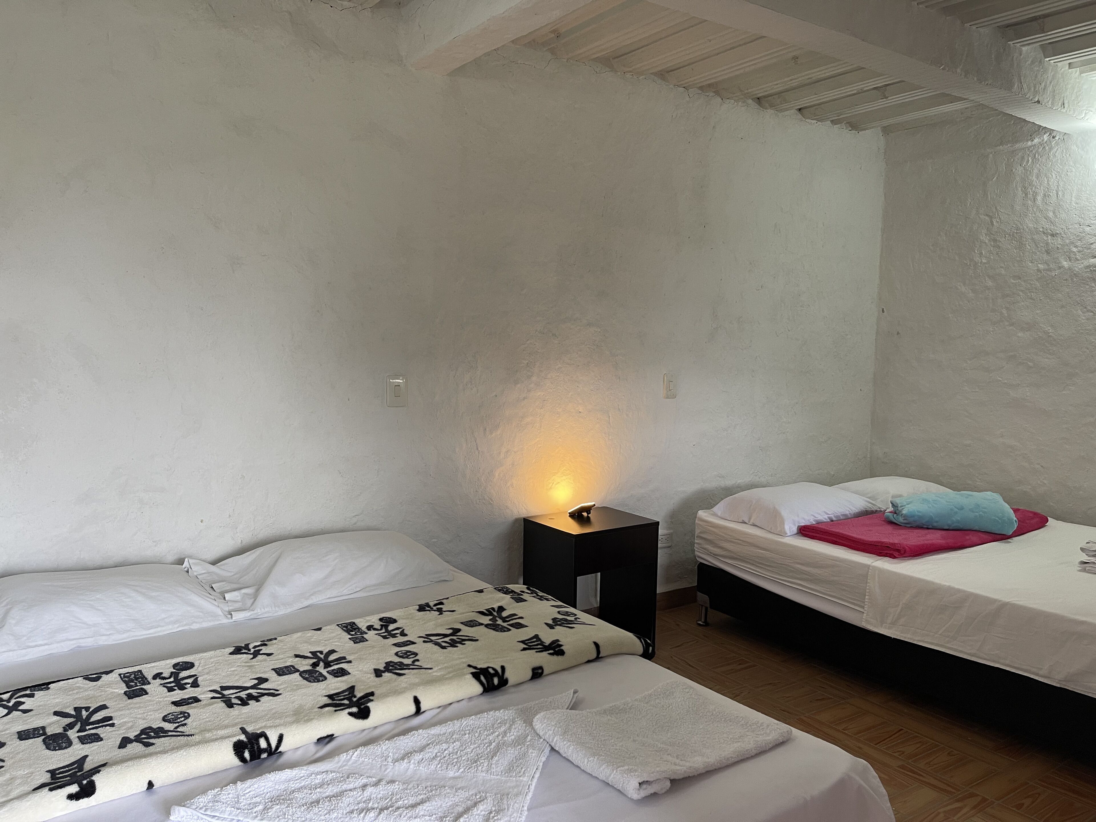 Fyrbäddsrum - sjöutsikt | Arbetsyta för laptop och gratis wi-fi