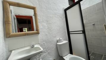 Stuga Comfort | Badrum | Handdukar, tvål och toalettpapper