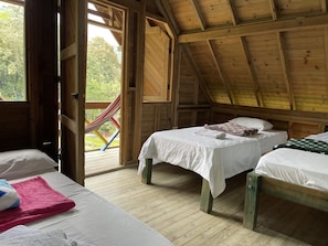 Chalet rustique familial, vue sur le lac | Espace de travail pour ordinateurs portables, acc ès au Wi-Fi (inclus)