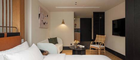 Business Double Room, City View | Minibar, blackout drapes, soundproofing, iron/ironing board