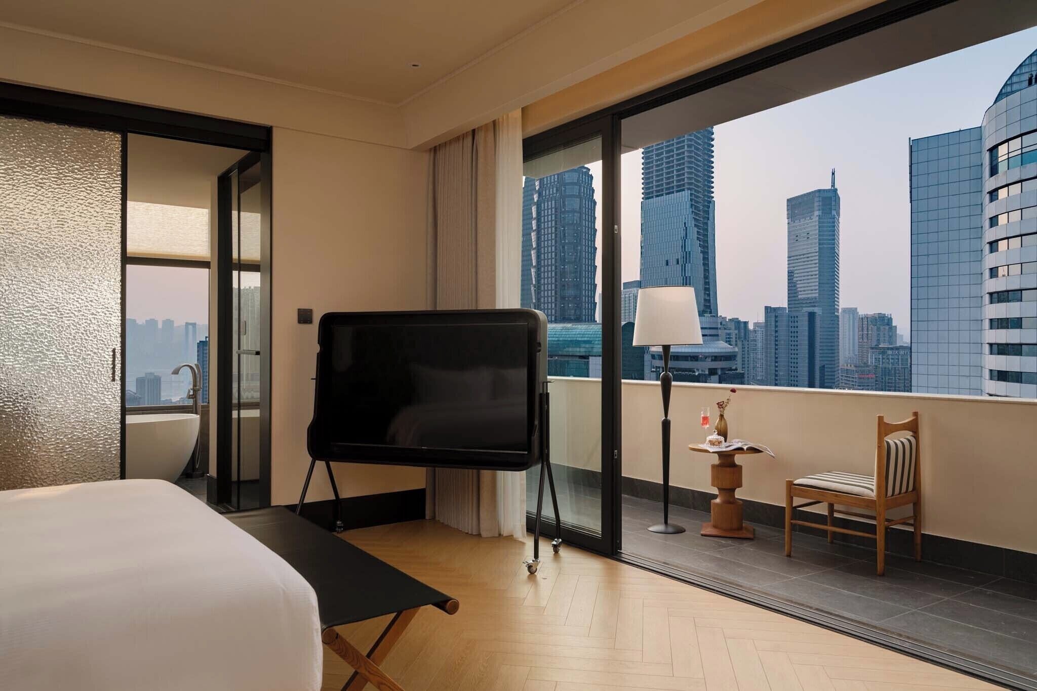 Luxury-Doppelzimmer, Stadtblick | Minibar, Verdunkelungsvorhänge, schallisolierte Zimmer