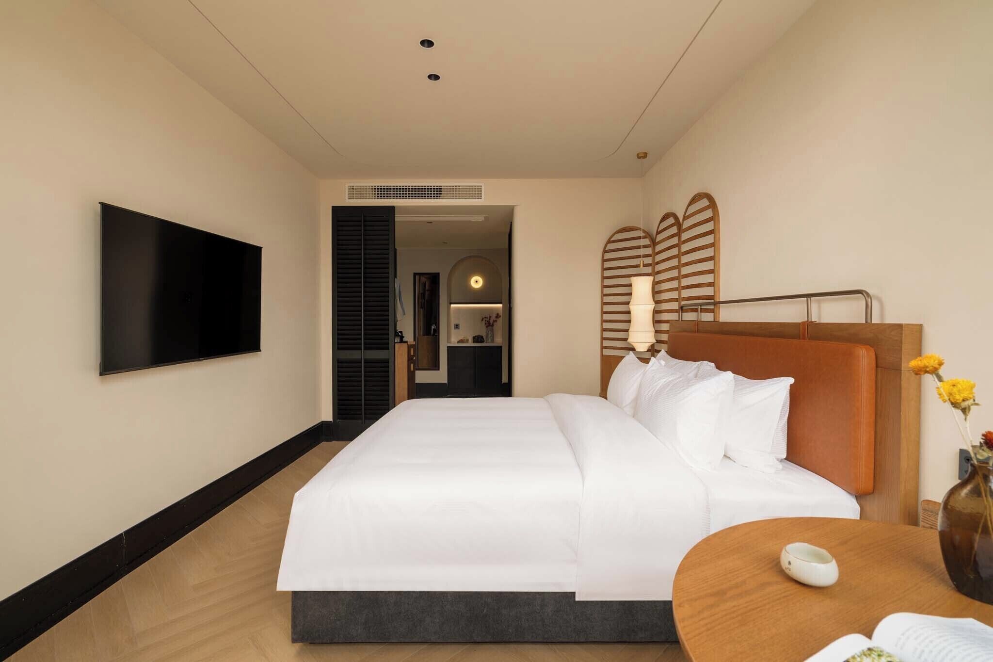 Senior Double Room, City View | Minibar, blackout drapes, soundproofing, iron/ironing board