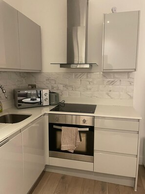 Microwave, oven, stovetop, dishwasher - Marvellous 2Bed Flat Central London (London)
