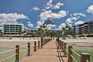 On the beach - Luxury Beachfront Living - St Regis Waterfront Residency - Longboat Key - Sunset Reflections (Longboat Key)