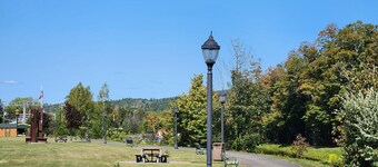 Cozy 2-bedroom house in Haines Falls near Katterskill falls .