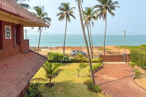 House | 4 bedrooms - Lahari by Hireavilla - Chic 4BR Beachfront Villa (Udupi)