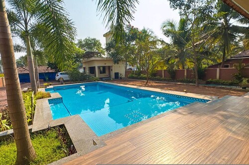 Lahari by Hireavilla - Chic 4BR Beachfront Villa