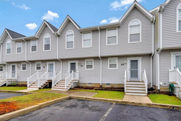 Exterior - 38183 Beachwood Ct. #54- Escape to the beach! This charming, well-maintained townhouse is located less than 3 miles from Bethany Beach. (Frankford)