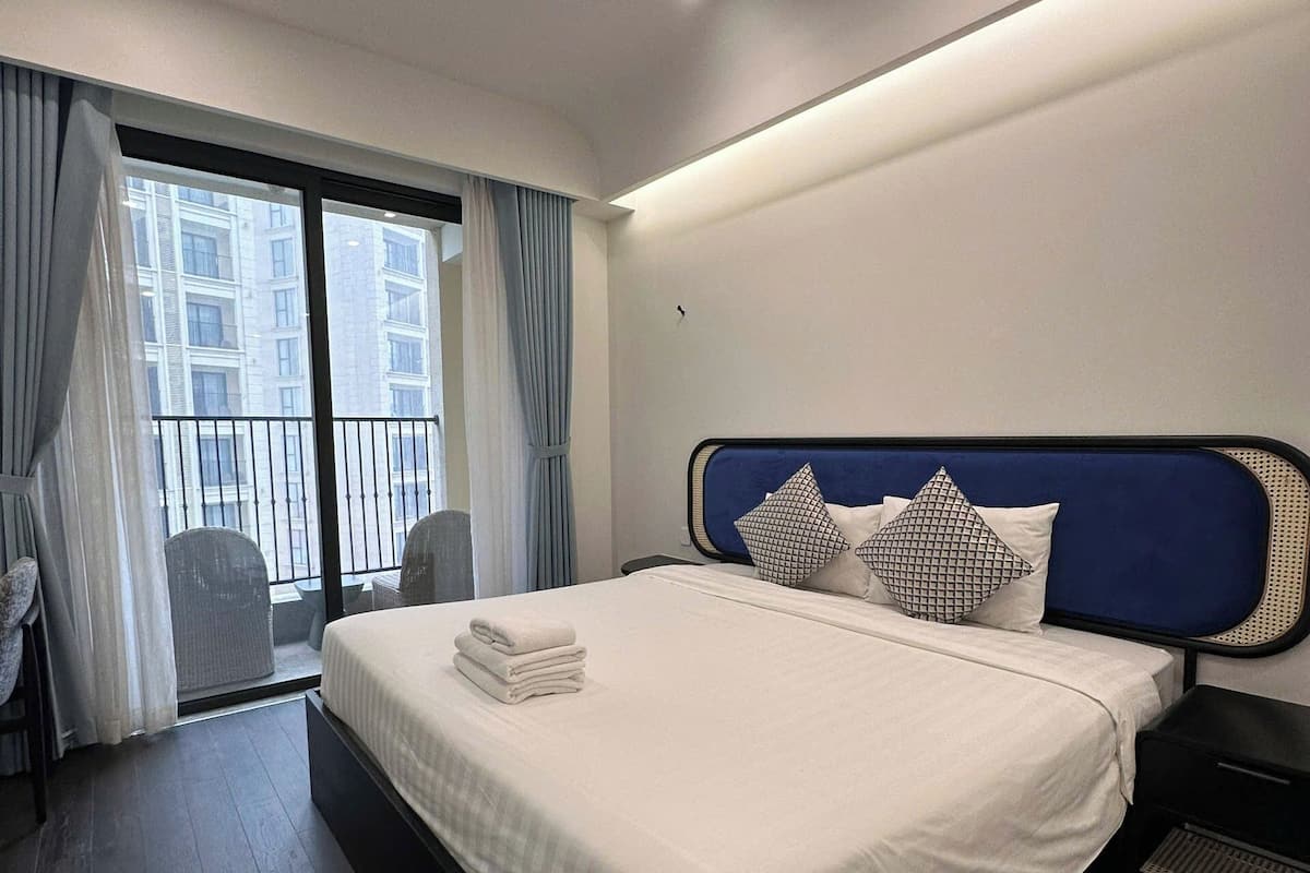 Departamento junior, 2 habitaciones, vista a la ciudad | Ropa de cama de alta calidad, camas con efecto memoria y escritorio