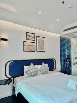 Luxury Studio Suite, Beach View | Premium bedding, memory-foam beds, individually decorated