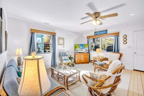 TV - Reelaxing on SoundSide Canalfront Escape OBX (Frisco)