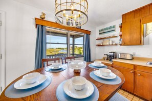 Dining - Reelaxing on SoundSide Canalfront Escape OBX (Frisco)