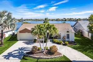 Property grounds - NEW LISTING! Electric-Heated Pool Home on Lake - Villa Dawn - SWFL Rentals (Cape Coral)