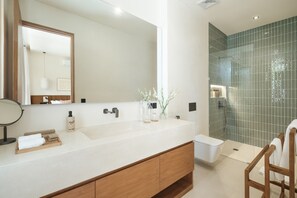 Shower, hair dryer, bidet, towels - Manu Made - 3-Bedroom, Bunk Room, Gym, Ice bath (Bali)
