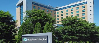 Bright, cozy & cute in St. Paul by Summit-University with porch and swing chair