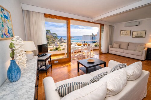 Bel appartement avec terrasse et vue sur la mer