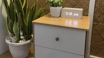 Deluxe Double Room, Courtyard View | Interior