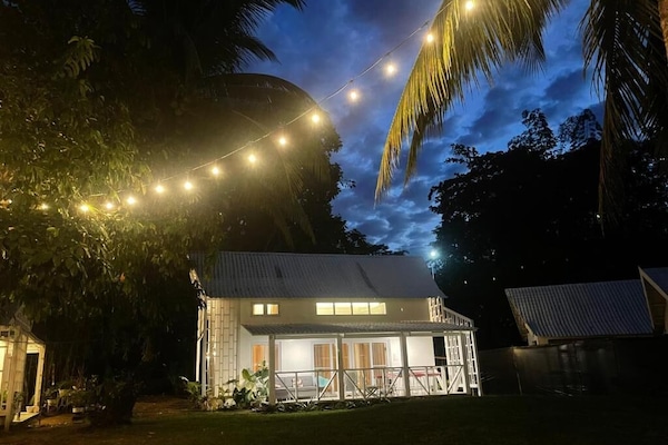 Familienvilla, Balkon, eingeschränkter Meerblick | Aussenbereich