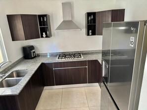 Private kitchen - Cancun - Next to the Sanctuary Maria untying of knots (Cancún)