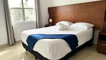 3 Schlafzimmer, Bügeleisen/Bügelbrett, WLAN, Bettwäsche