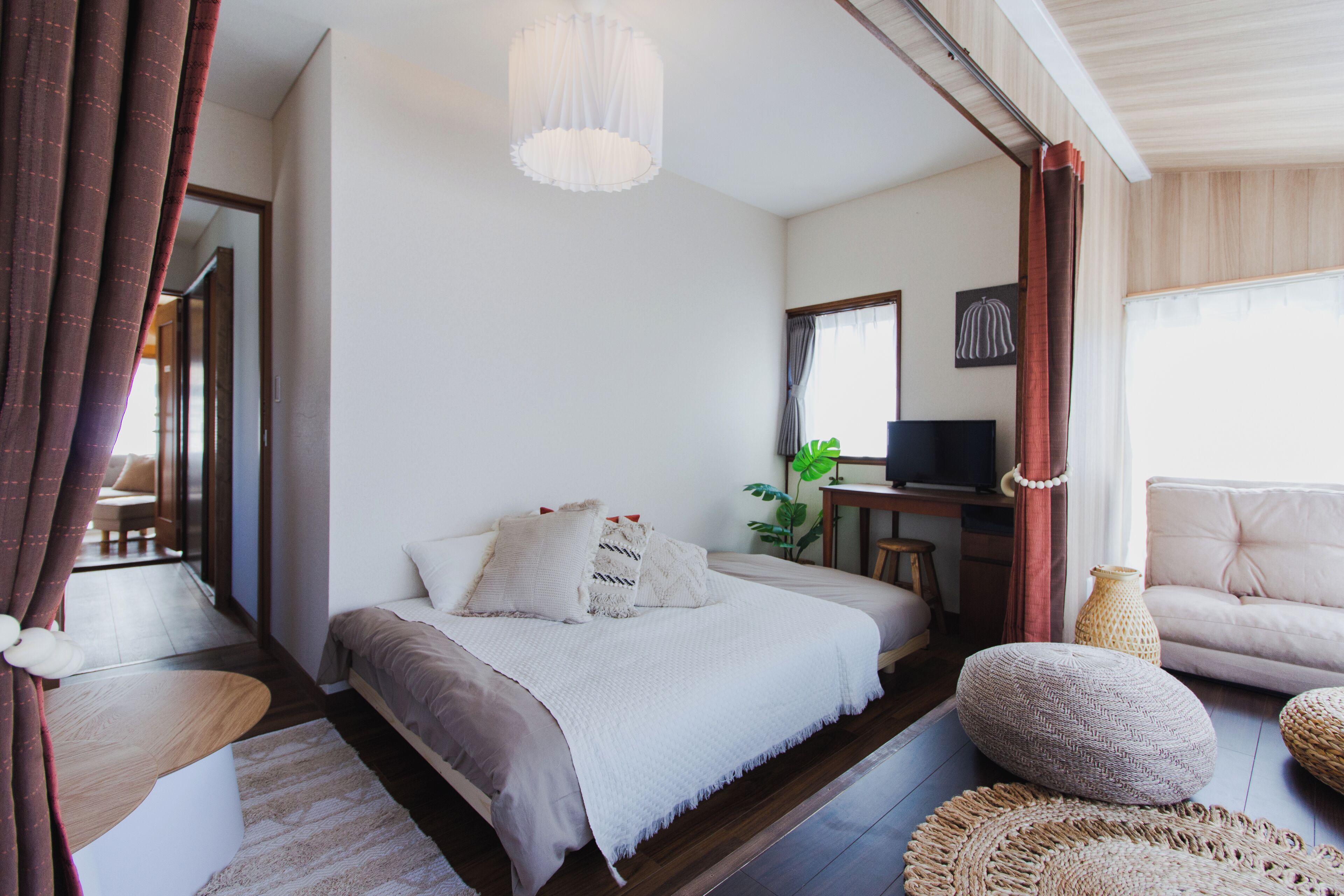 6 bedrooms, iron/ironing board, travel crib, free WiFi