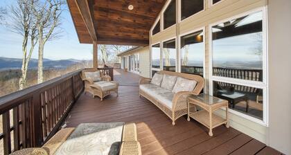 Luxe Mountain Lodge Sleeps 25: Views, Hot Tub, & Game Room near App Ski Mtn